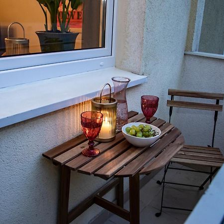 Apartament Przy Metrze Wierzbno Z Nuta Vintage Varsó Kültér fotó